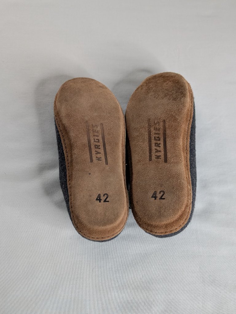 Kyrgies Gray Wool Slippers Molded Sole Comfort Shoes — image 6 of 6